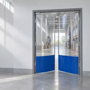 Маятниковая распашная двустворчатая эластичная дверь из ПВХ 270*220